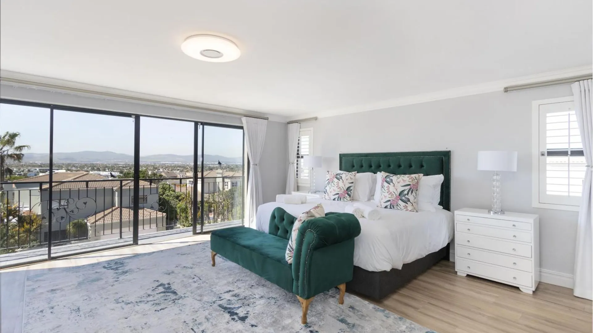 Villa Balmoral 14 By Hostagents Cape Town