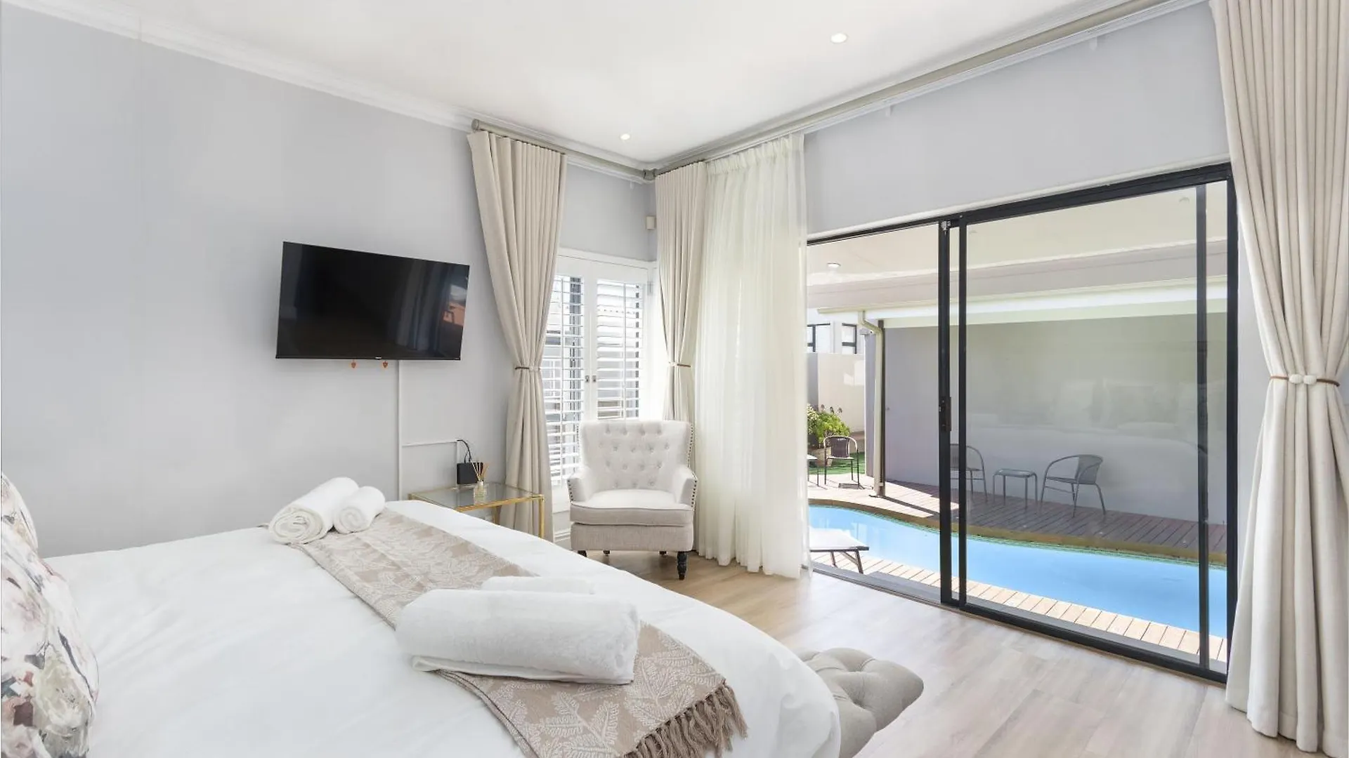 Villa Balmoral 14 By Hostagents Cape Town